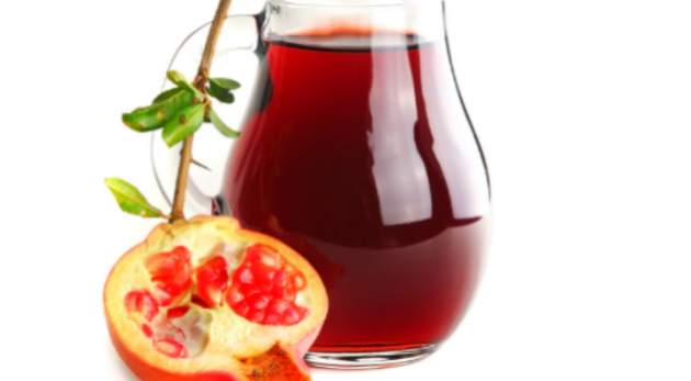 Limonáda z granátového jablka Limonáda z granátového jablka