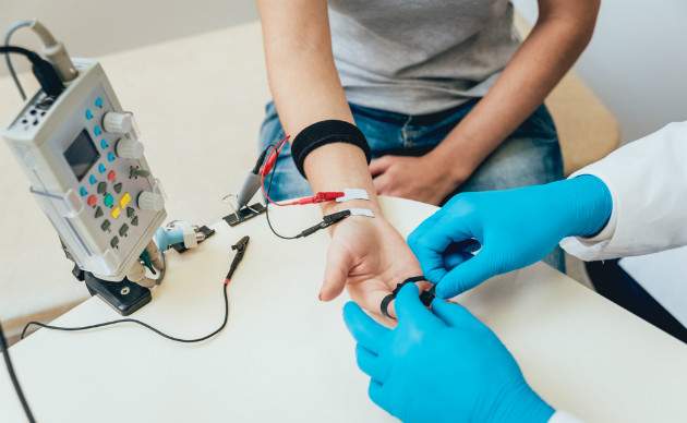 EMG = elektromyografia EMG = elektromyografia