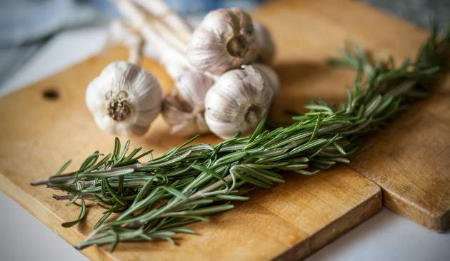 Rozmarín a cesnak Rozmarín a cesnak