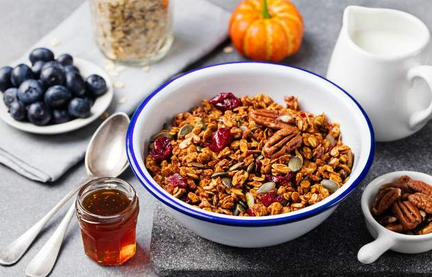 Javorový sirup a müsli Javorový sirup a müsli