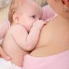 Čo za „pliagu“ sa objavuje deťom pri dojčení na perách?
