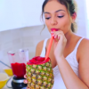 Pripravte si osviežujúci ovocný koktejl vhodný aj na letné párty