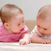 Problémy mamičiek: Ako dojčiť hladné dvojčatá?