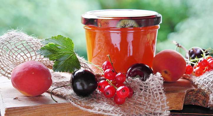 Ríbezľové želé, broskyňový džem a ďalšie recepty bez chémie, s ktorými si zavaríte leto do pohárov!