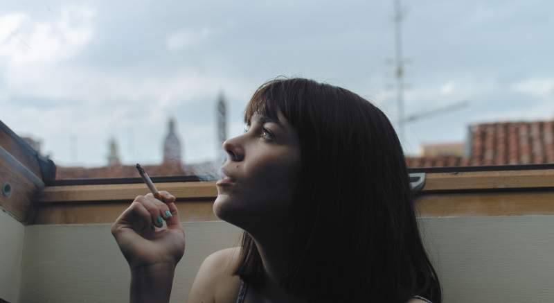 90 % pravidelných dospelých fajčiarov začína fajčiť v tínedžerskom veku, cigarety si na Slovensku bez problémov kúpi každé piate dieťa