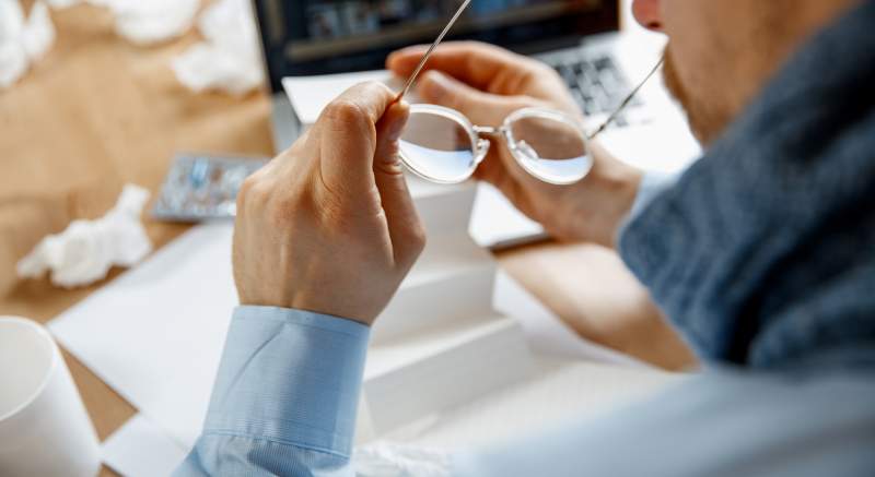 Optometrista: Zhoršenie videnia na blízko s pribúdajúcim vekom postihuje prakticky všetkých ľudí, nejde o očnú vadu, ale o dôsledok starnutia